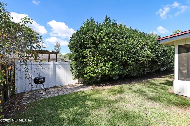 Building Photo - 10460 Roxbury Ln
