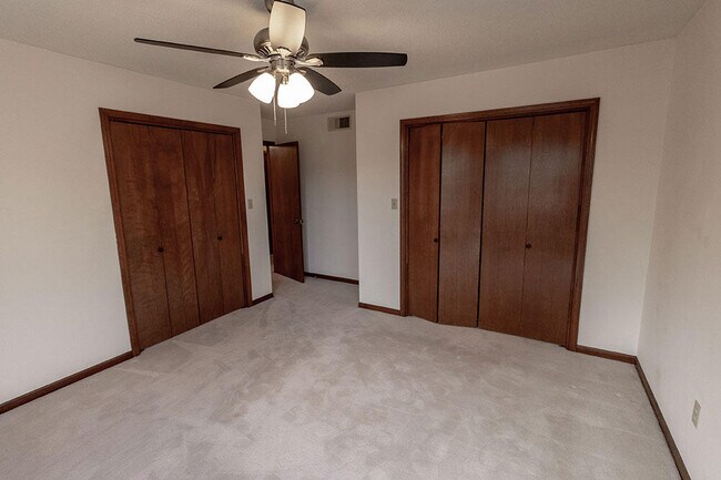 Building Photo - 401 Cedar Ln