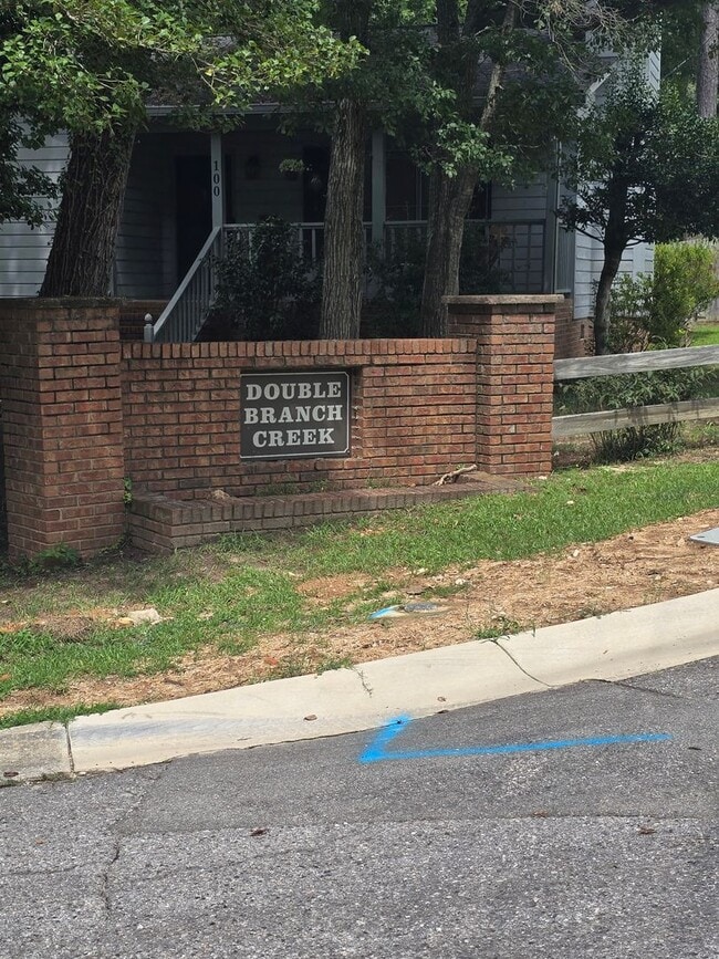 Building Photo - 3 Bed 2.5 bath house Double Branch Creek S...
