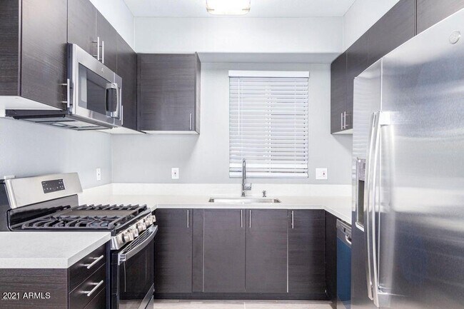 Building Photo - 2992 N Miller Rd