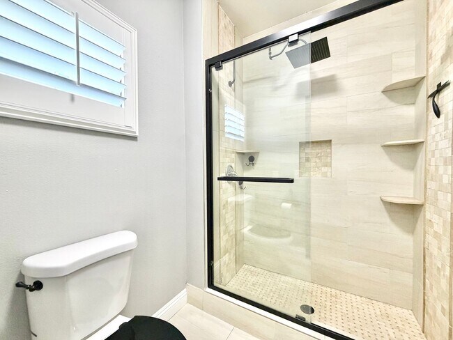 Building Photo - Beautifully Renovated 4 Bedroom Home with INCLUDED Solar, Large Backyard & Gazebo
