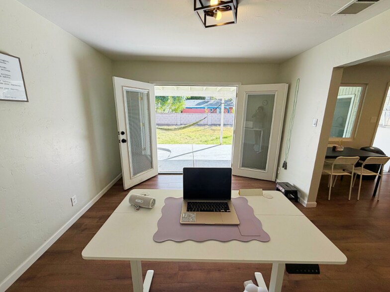 Building Photo - 1325 E Don Carlos Ave