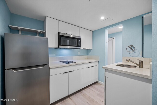 Building Photo - 3025 N 32nd St