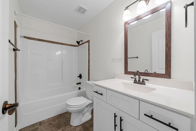 Building Photo - Pet Friendly Four Bedroom with Bonus!