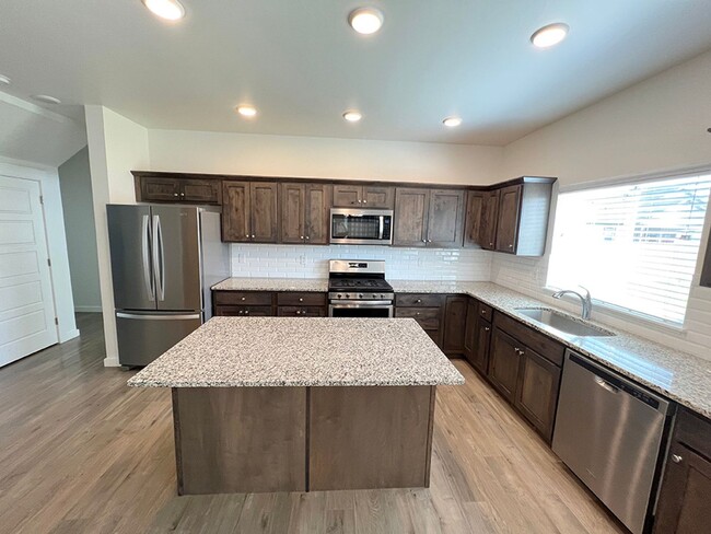 Building Photo - Well Kept Single Family Detached Home with...