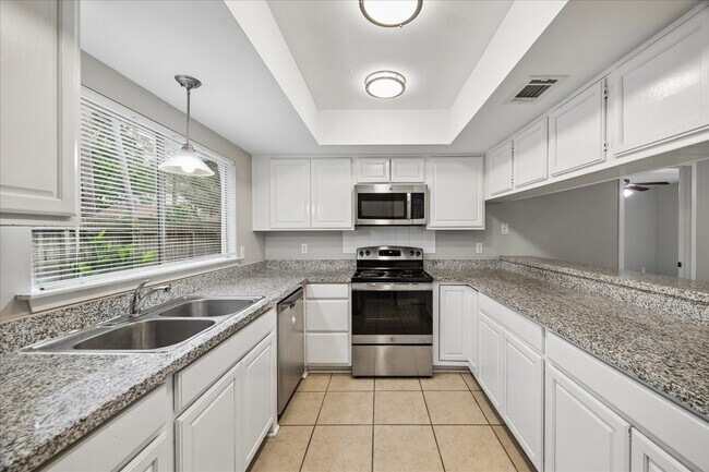 Building Photo - 2 Goldthread Ct