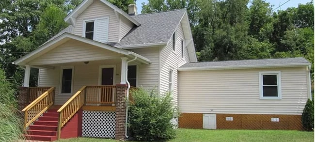 Building Photo - 2141 Hollins Rd NE