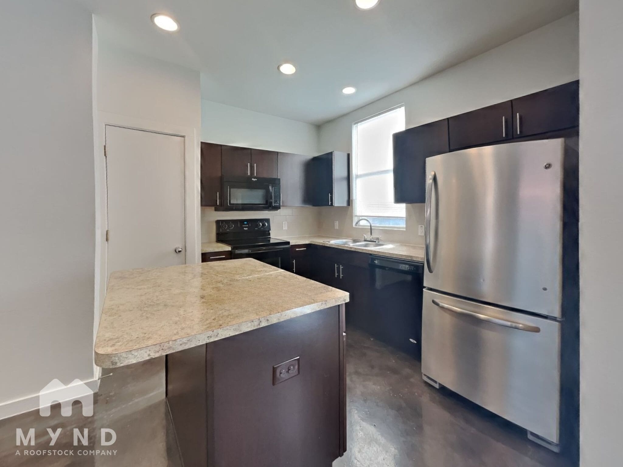 Building Photo - 118 E Myrtle St