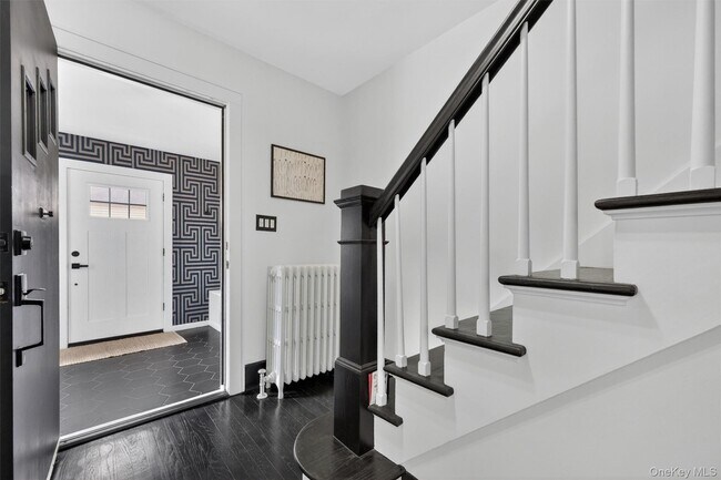 Building Photo - 32 Dutchess Terrace