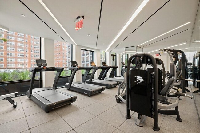 Building Photo - 2286 Cropsey Ave