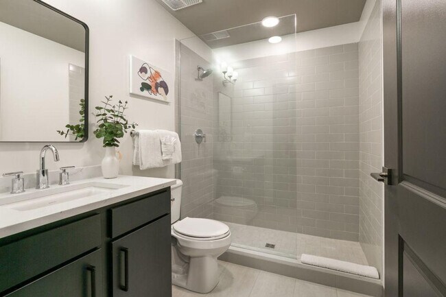 Building Photo - 611 Commerce St