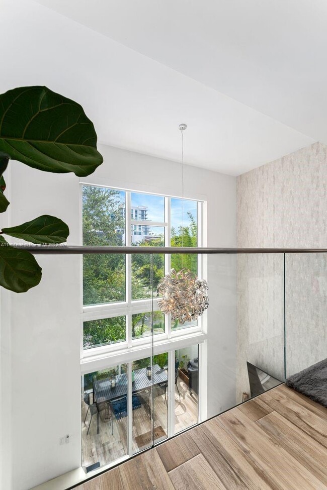 Building Photo - 455 NE 39th St