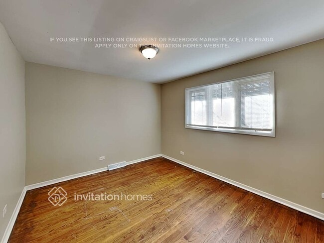 Building Photo - 9922 S 86th Ave