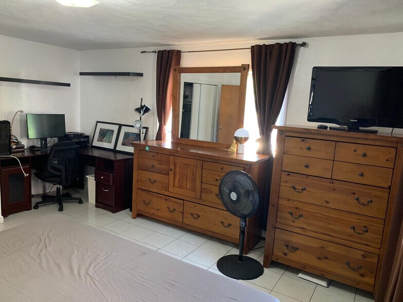 Master Bedroom - 30 Murdock St
