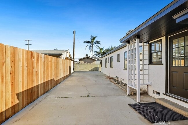 Building Photo - 7726 Blanchard Ave