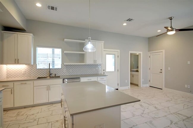 Building Photo - 7600 Carver Ave