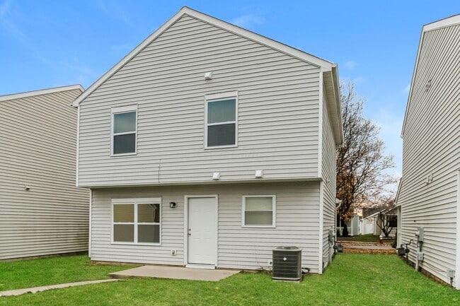 Building Photo - 2670 Patrick Henry Ave