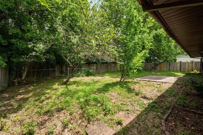 Building Photo - 5502 Salem Walk Dr