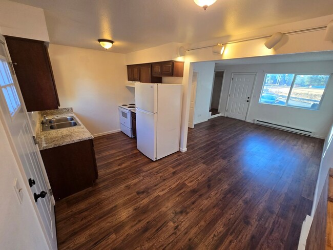 Building Photo - 2 Bed, 1 Bath Townhouse next to NAU!! Stud...