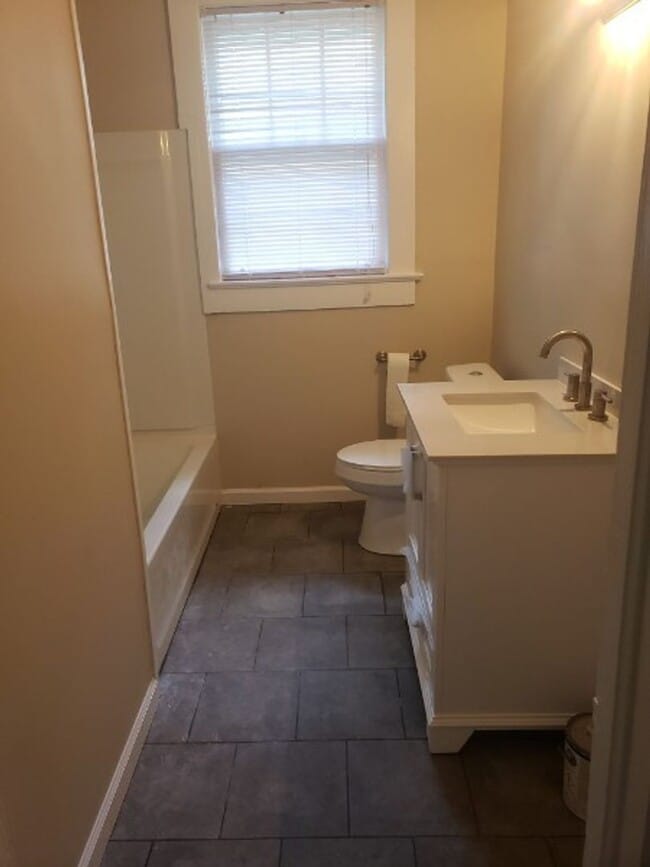 Building Photo - Three Bedroom Ranch in Park Circle