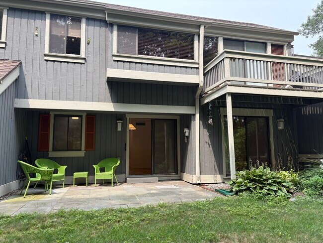 Building Photo - 457 Heritage Vlg