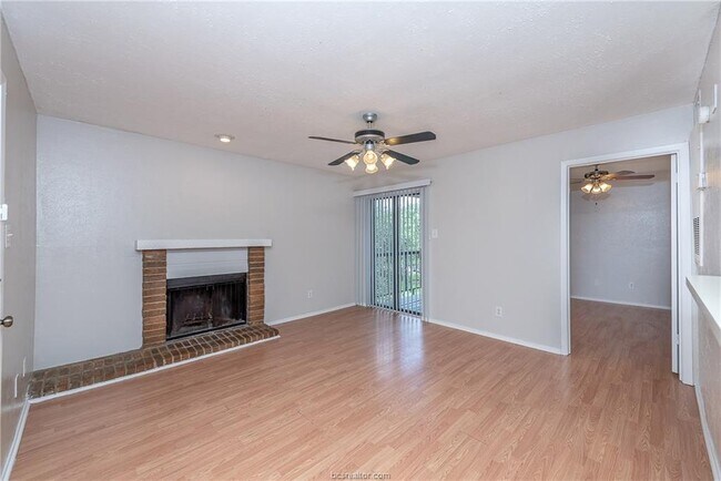 Building Photo - 1901 Holleman Dr W