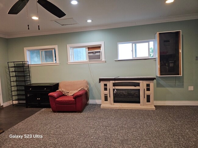 Building Photo - 3800 Hillsdale Dr