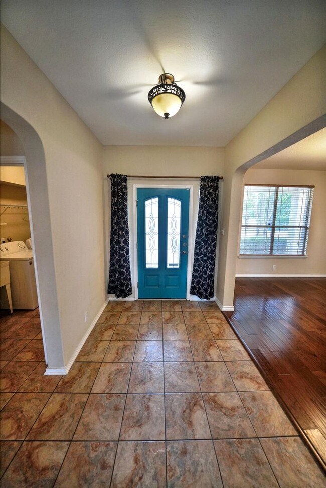 Building Photo - Gorgeous 5-Bedroom, 3.5-Bathroom Home Near...