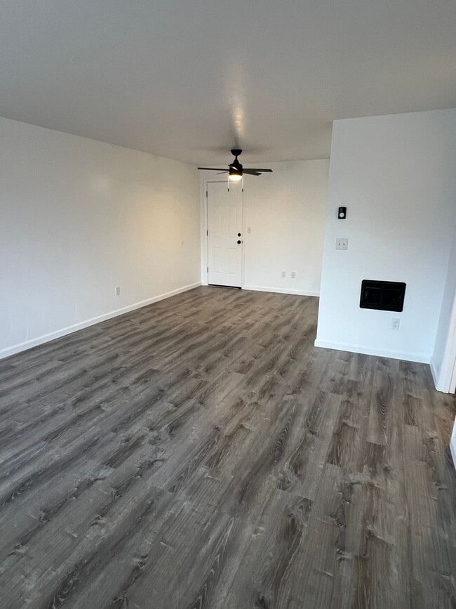 Building Photo - 851 NE A St