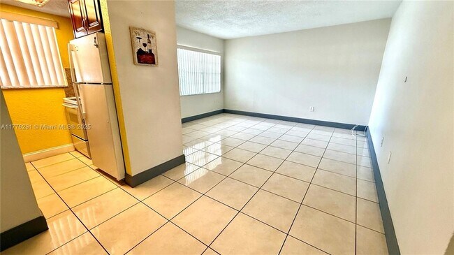 Building Photo - 1629 NW N River Dr