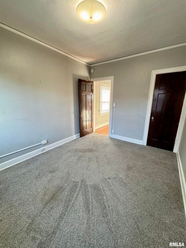 Building Photo - 2028 7th Ave