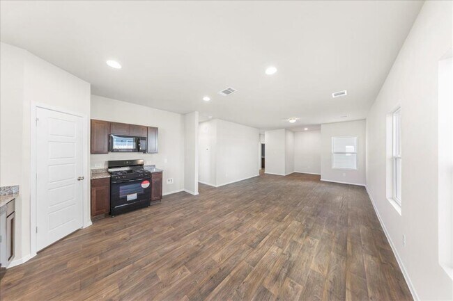 Building Photo - 211 Estallo Wy