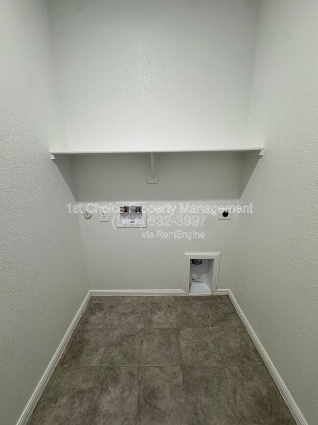 Building Photo - 7948 Oaktown Dr
