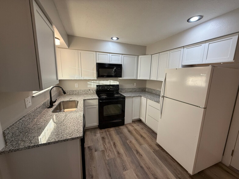 Building Photo - 133 W Terrace Ct