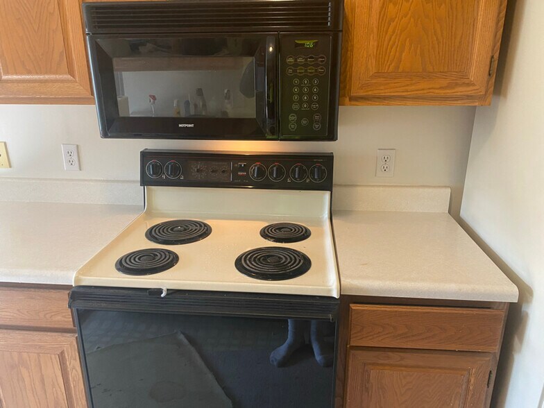 Building Photo - 604 Apple Hill Way