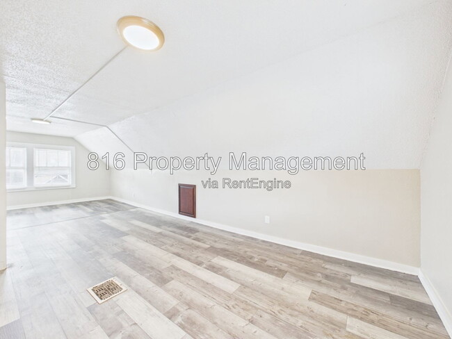Building Photo - 3205 E 31st St