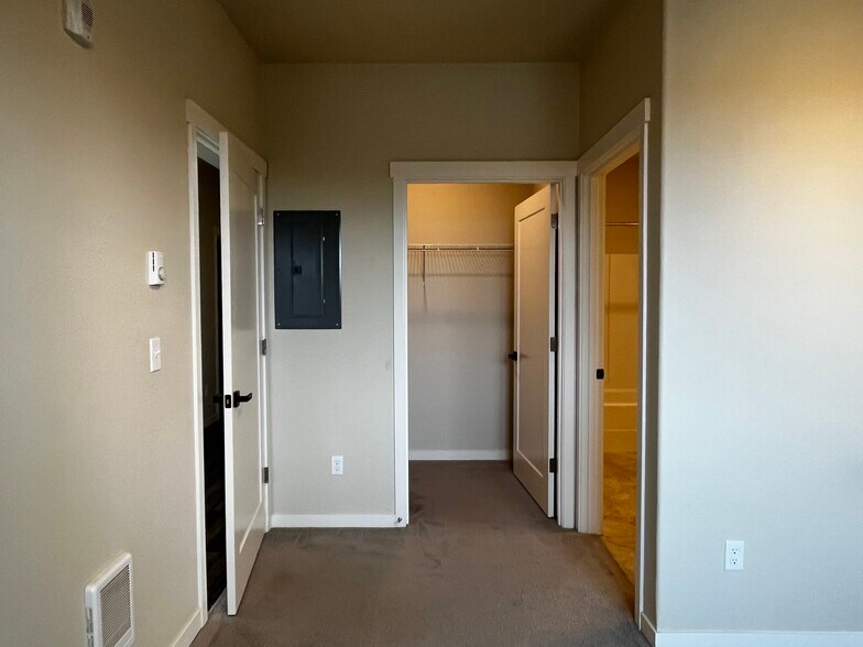 Building Photo - 17182 SW Appledale Rd