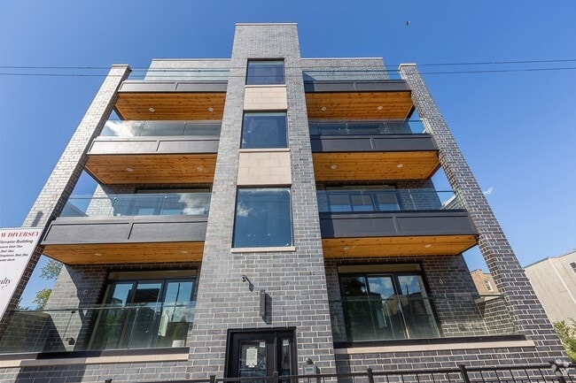 Building Photo - 2514 W Diversey Ave