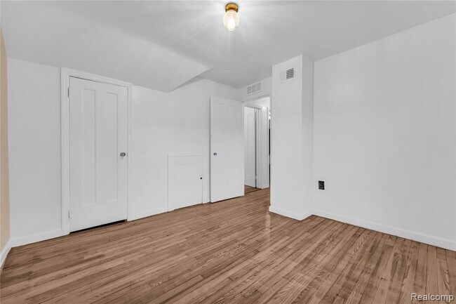 Building Photo - 16816 Inverness St