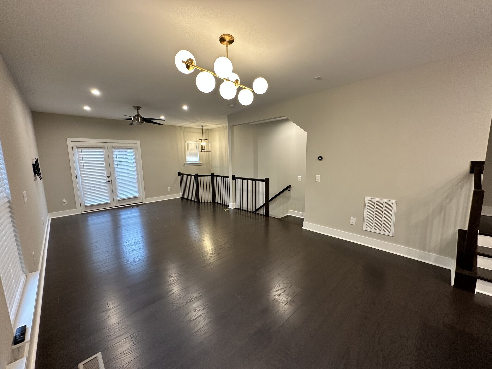 Building Photo - 16042 Roscoe Ln