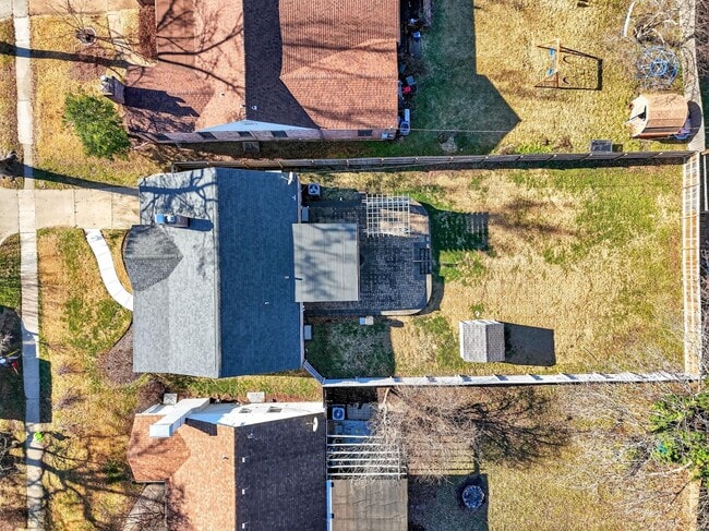 Building Photo - 8609 Rosalie Ave