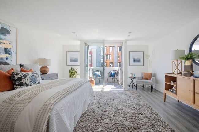 Building Photo - Stunning Two Bedroom Condo in Prime Neighborhood - Please Contact for Showing Availability!