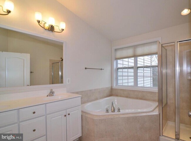 Building Photo - 43275 Mitcham Square