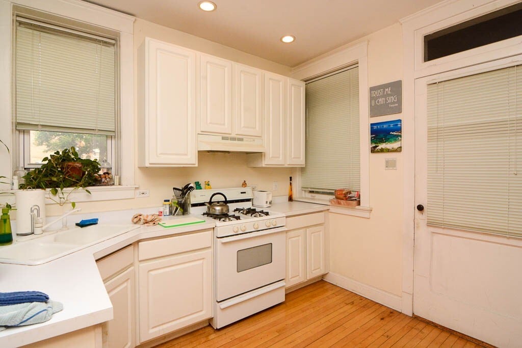 Building Photo - 1250 W Rosedale Ave