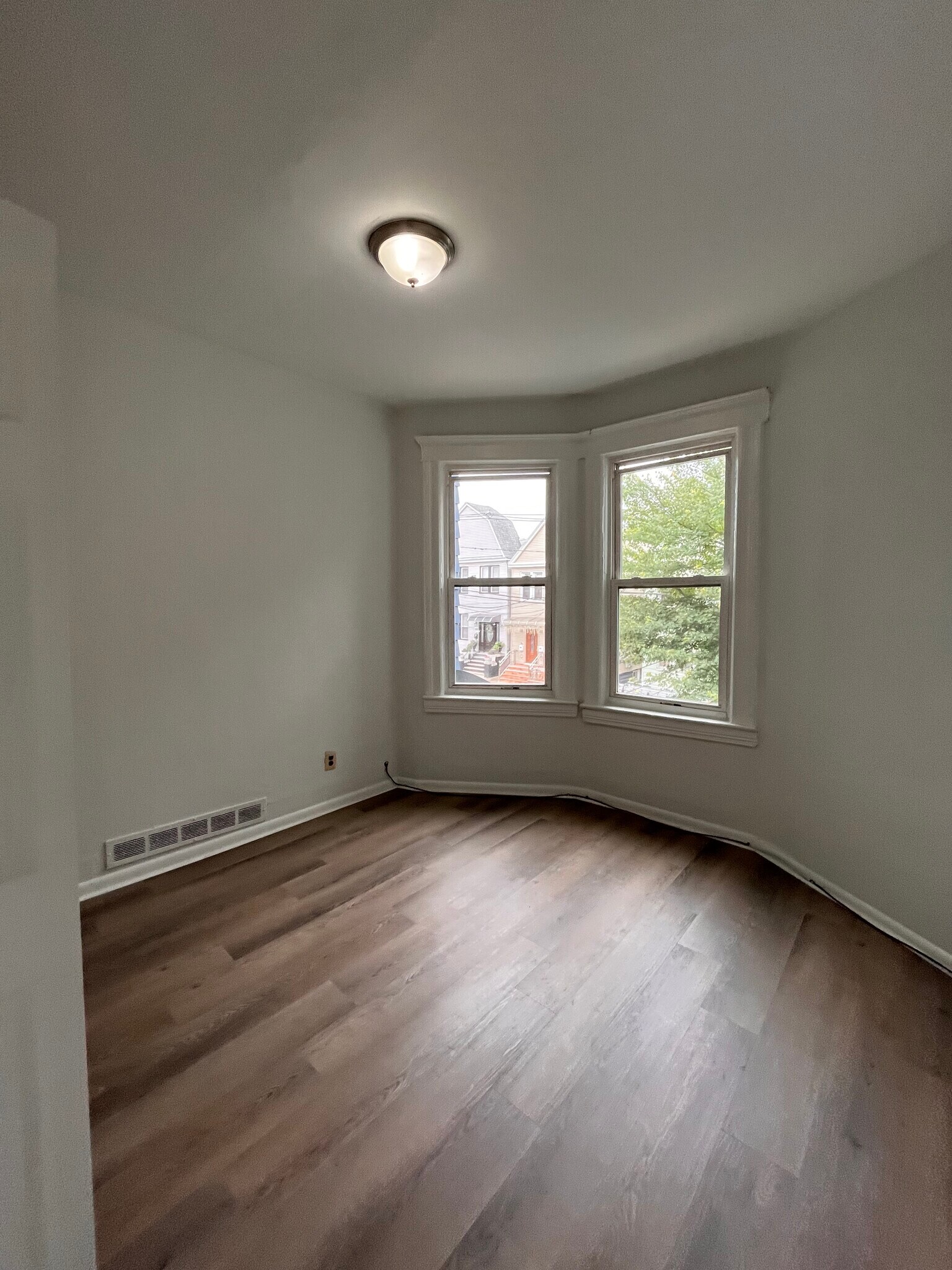 Building Photo - 346 Armstrong Ave