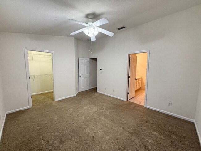 Building Photo - Beautiful 2-Bedroom Townhome with Loft and...