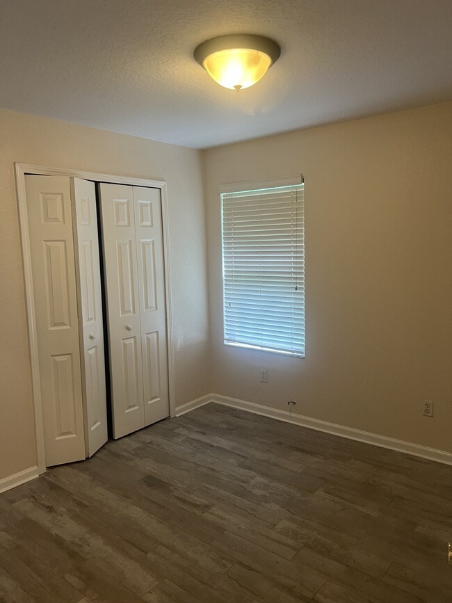 Building Photo - 6039 E Adams St