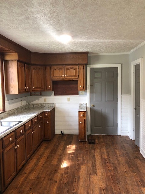 Building Photo - Renovated 2 Bedroom 2 Bath Home for Rent with Detached Garage!