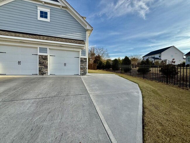 Building Photo - 1316 Spicer Ln