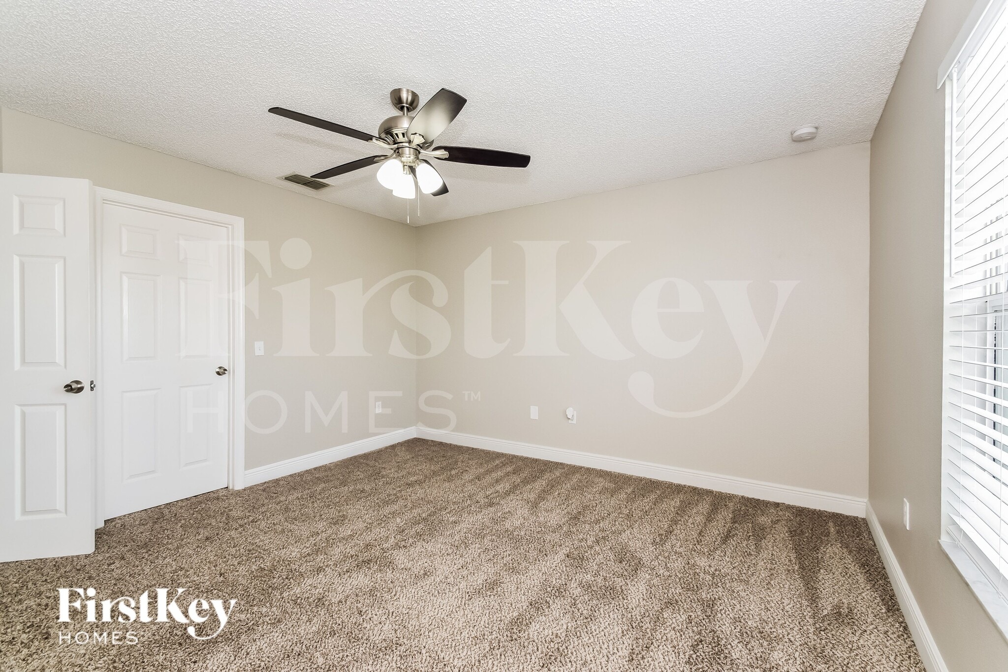 Building Photo - 654 Parakeet Ct